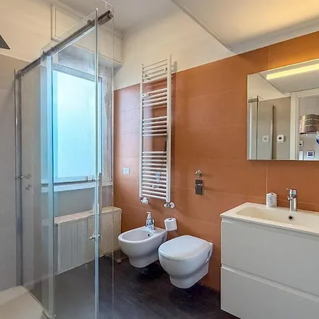 Apartment Metro 8 Min Cozy With Balcony *